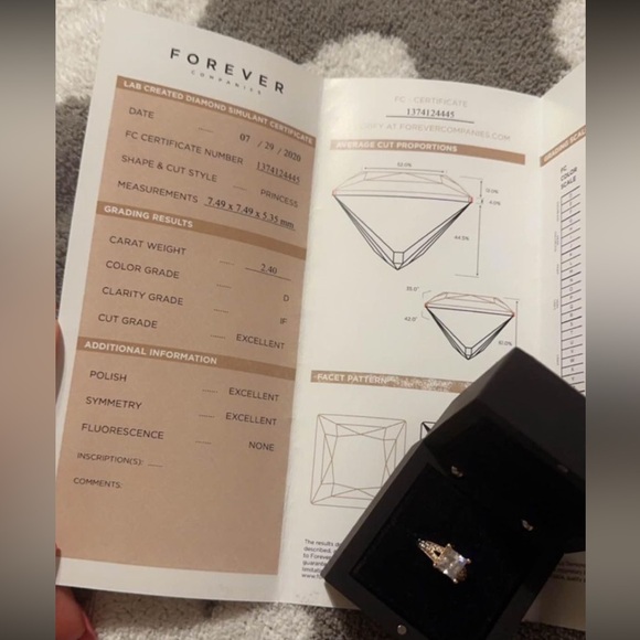 Engagement ring - Picture 5 of 6